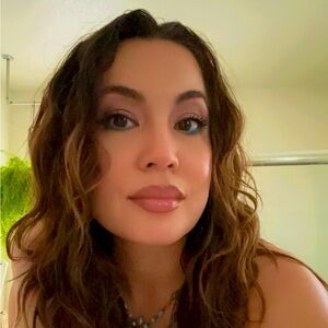 Meet your Posher, Cemileah